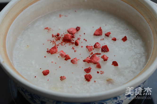 Lotus Seed Lily Strawberry Porridge recipe