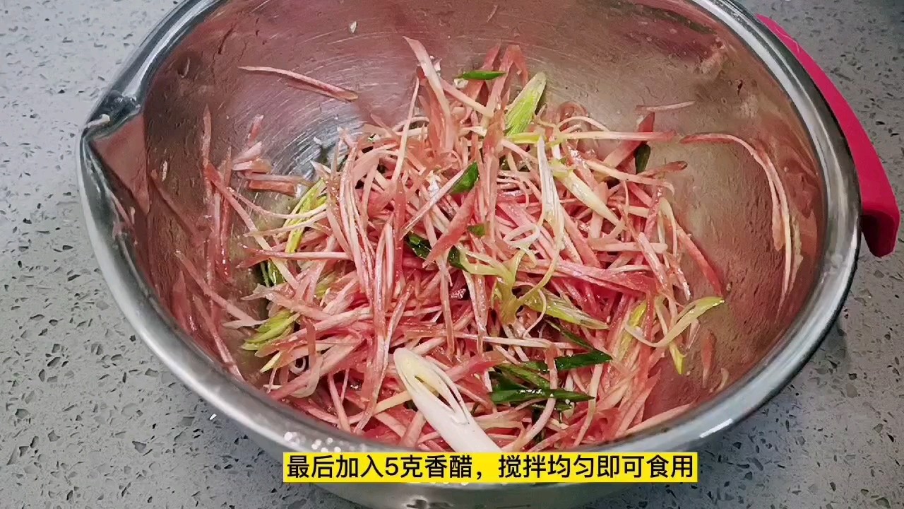 Do You Know that The Shredded Carrots Must be Soaked in Water After They are Cut? recipe