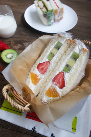 A Fruit Sandwich with Superb Value-"late Night Bakery" recipe