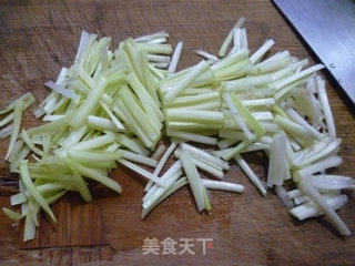 Stir-fried Tenderloin with Leek Sprouts recipe