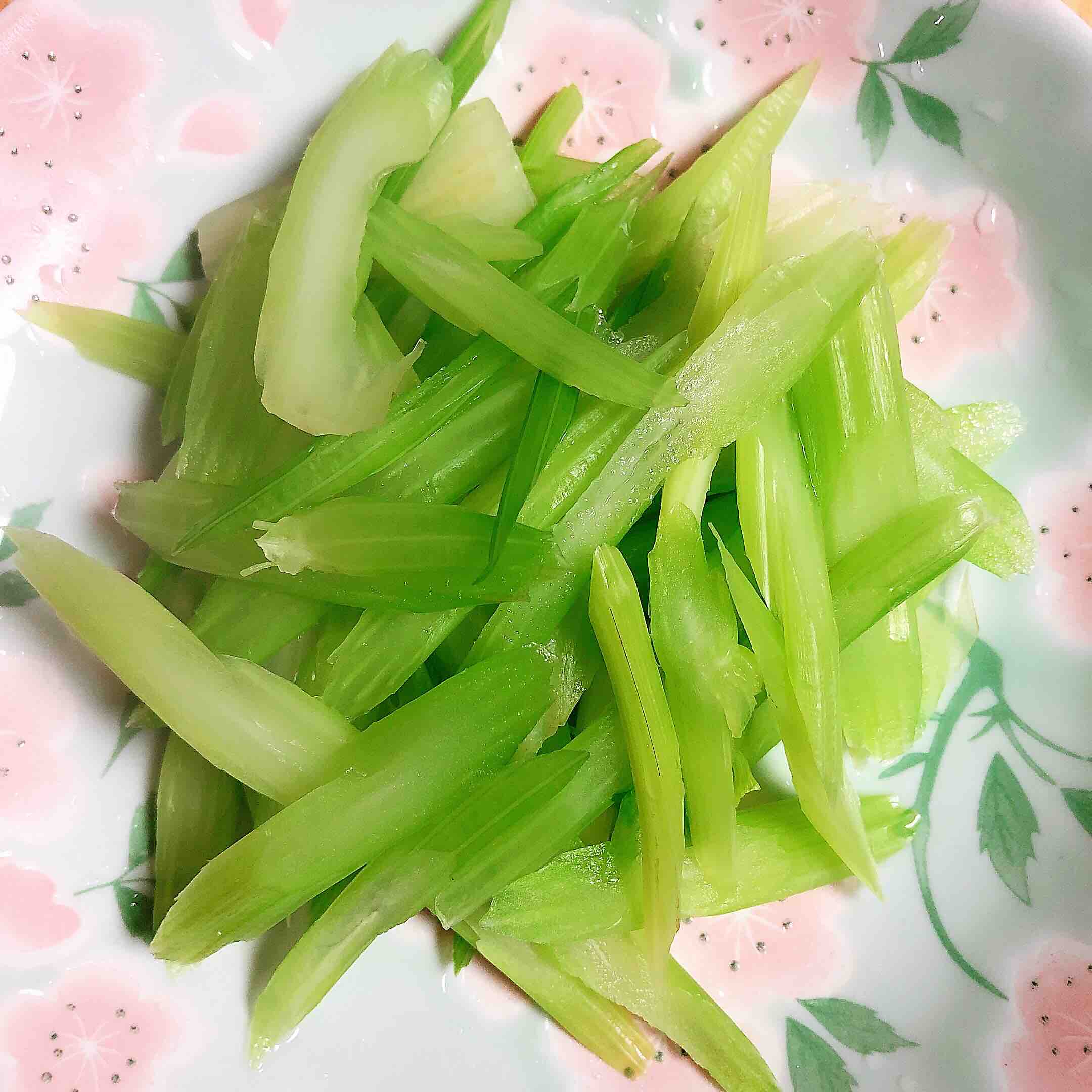 Spicy Celery Squid Rings recipe