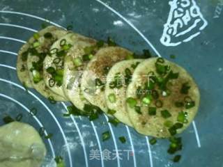 Salt and Pepper Scallion Rose Roll recipe