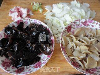 Stir-fried Cabbage and Dried Potatoes with Fungus recipe