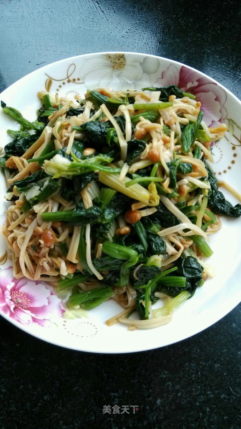 Enoki Mushroom Mixed with Spinach recipe