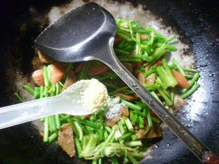 Stir-fried Celery with Ham and Beef Tendon Balls recipe