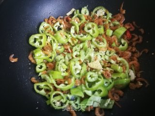 Stir-fried Dried Shrimp with Green Pepper recipe