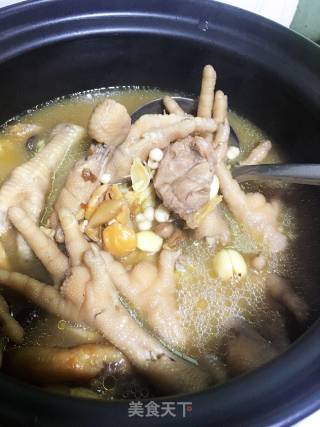 Beauty Soup (chicken Feet in Pot with Flower Maw) recipe