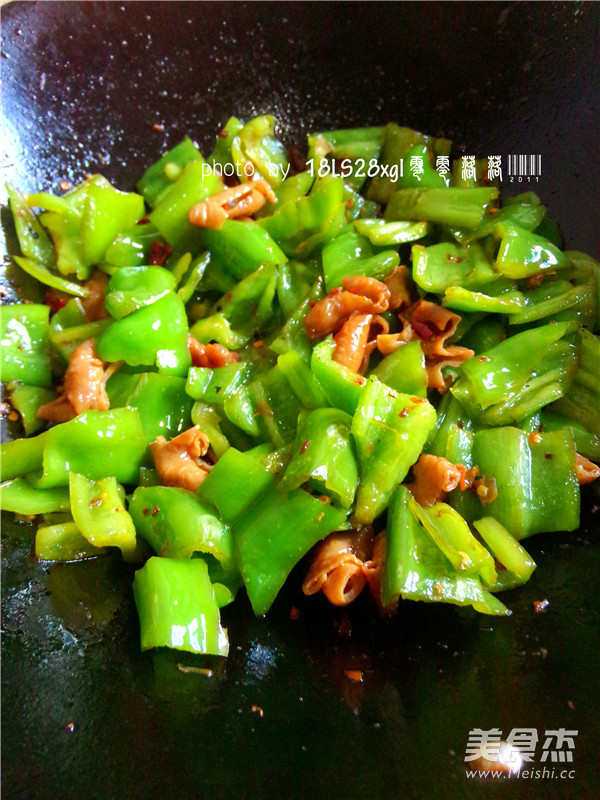 Stir-fried Sausage with Green Pepper recipe