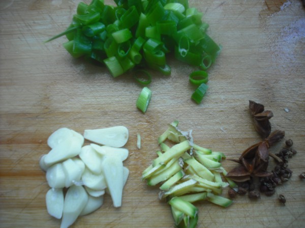 Stir-fried Beef with Pork Ears and Beans recipe