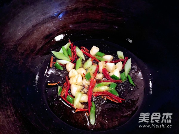 Stir-fried Clams with Homemade Onion and Garlic recipe