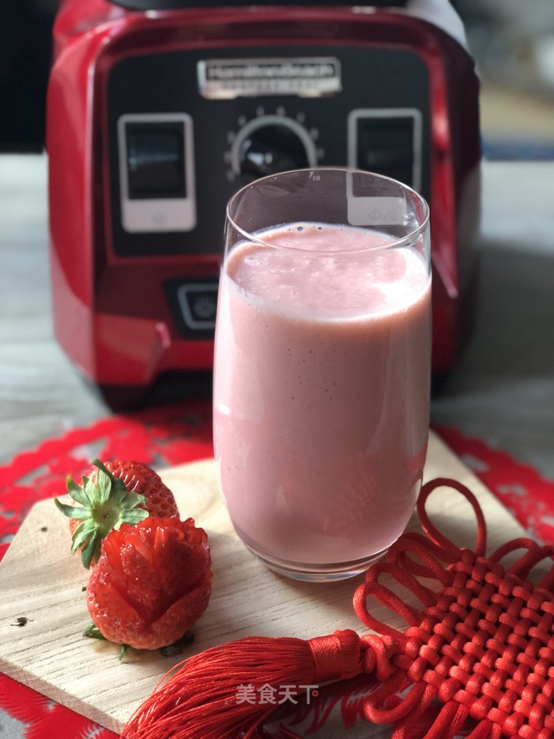 Strawberry Milkshake Has A Healthy and Beautiful Face, and It is Booming for A New Year! recipe