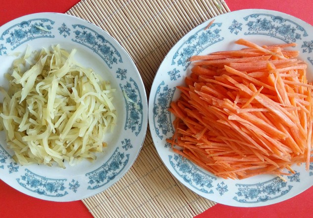 Serving Dishes-fried Three Shreds of Peppers and Shallots recipe