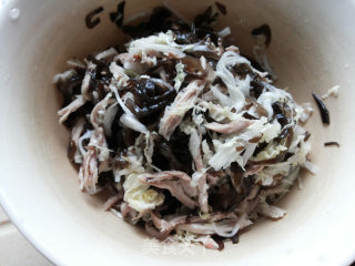 Shredded Meat Black and White Dishes recipe