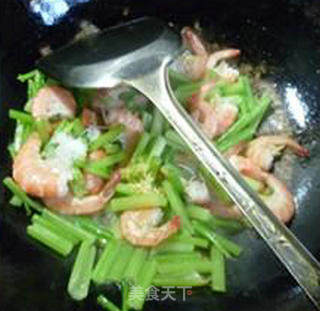 Celery Stir-fried Headless Shrimp recipe