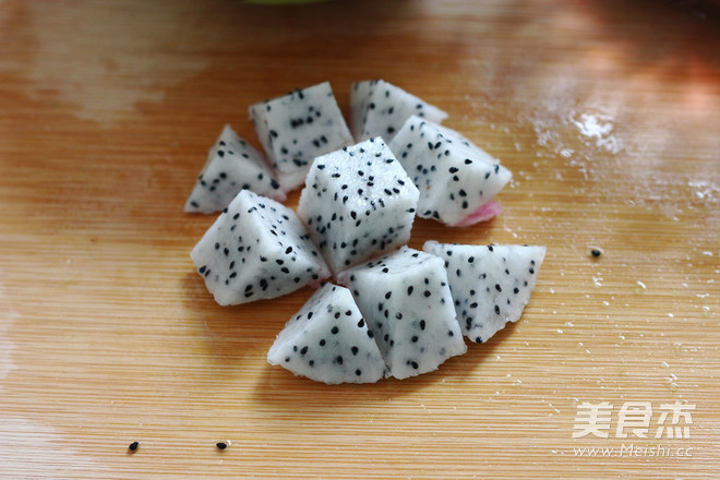 Yogurt Fishing [with Washed Mulberries without Fading, Kiwi Fruit is Dug Out Completely recipe