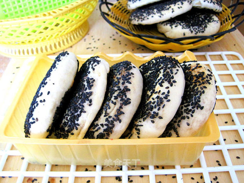 Stuffed Black Sesame Biscuits recipe