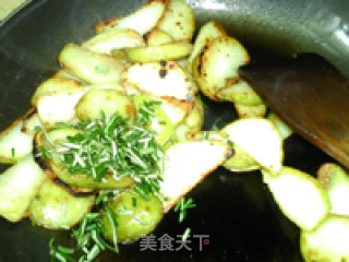 Fried Baby Potatoes with Rosemary recipe