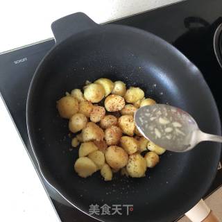 Pan-fried Baby Potatoes recipe