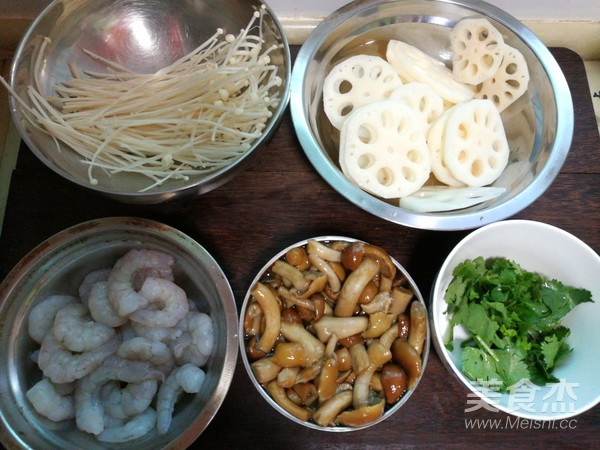 Scallop Mushroom, Lotus Root Slices and Shrimp Soup recipe