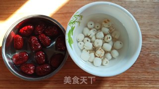 White Fungus, Red Date and Lotus Seed Soup recipe