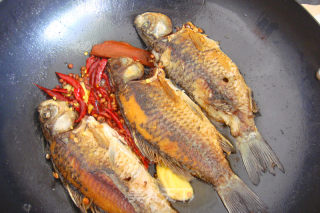 Homemade Braised Small Crucian Carp recipe