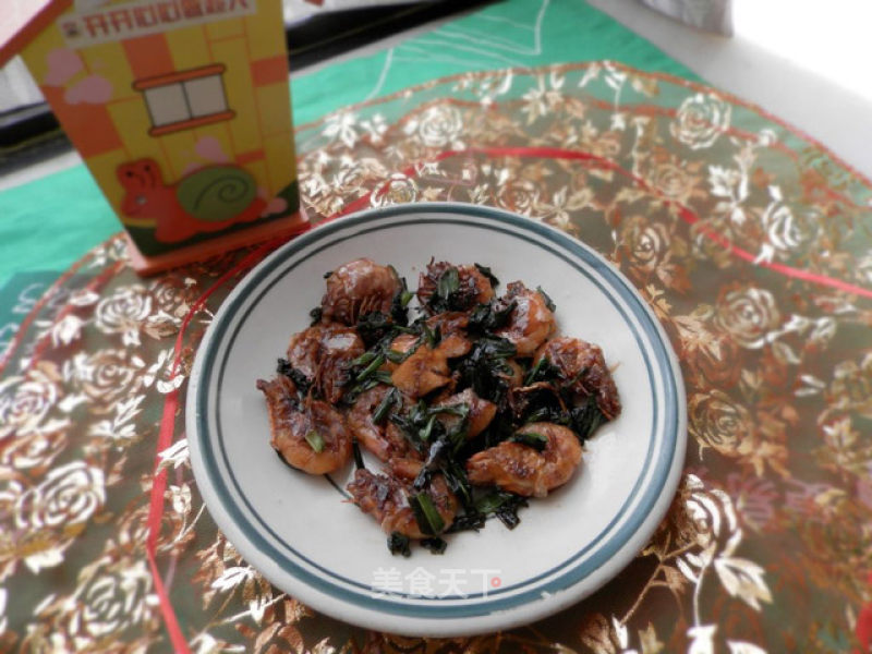 Stir-fried Arctic Shrimp with Garlic Seedlings recipe