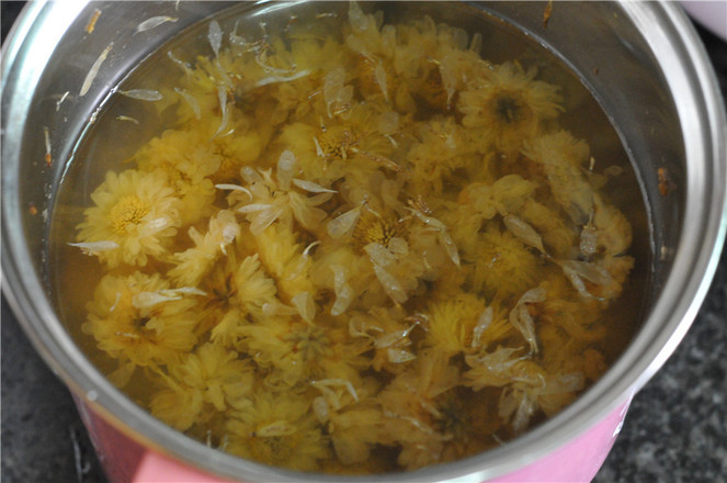 Steamed Pigeon with Chrysanthemum Lily recipe