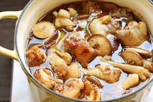 Beiding Cast Iron Pot Recipe｜eating Chicken for Chinese New Year, Good Luck! Let's Have A Pot of Delicious Mushroom Stewed Chicken~ recipe