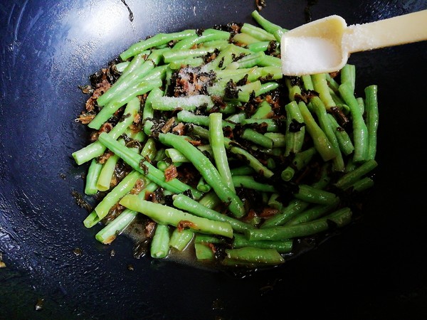 Stir-fried Beans with Plum Dried Vegetables recipe