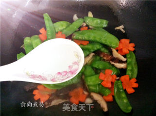 Winter Mushroom and Oyster Fragrant Snow Peas recipe