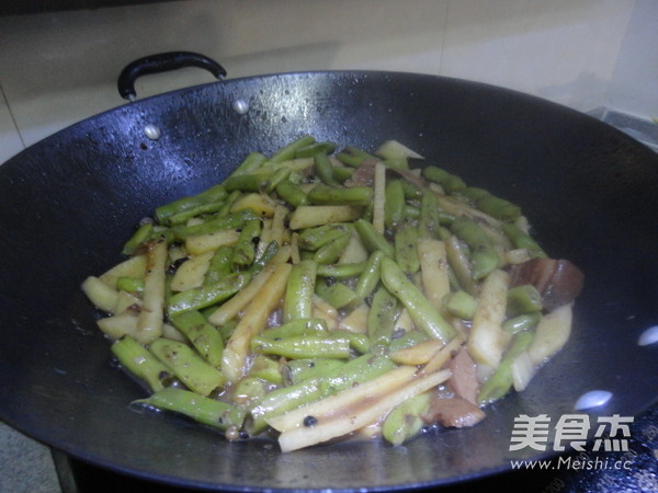 Stewed Pork with Potatoes and Beans recipe