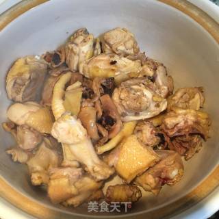 Stewed Chicken with Cuttlefish and Chestnut recipe