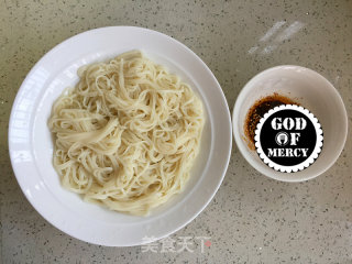 Delicious and Invincible Cold Noodles with Shrimp, Chopped Pepper and Cucumber recipe