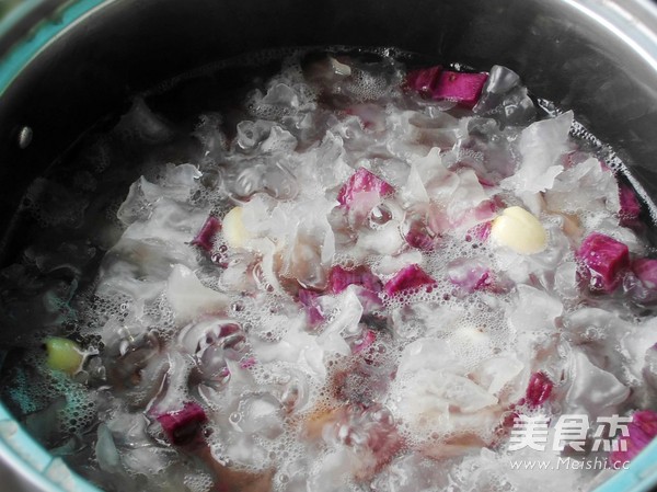 Purple Sweet Potato White Fungus and Lotus Seed Soup recipe