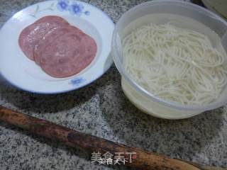 Fried Noodles with Ham and Bamboo Shoots recipe