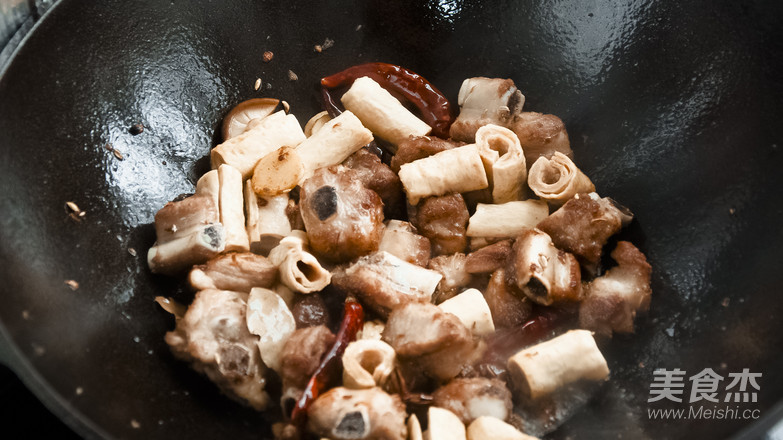 Braised Pork Ribs with Bean Sticks recipe