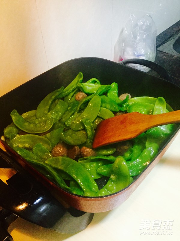 Stir-fried Beef Balls with Blue Beans recipe