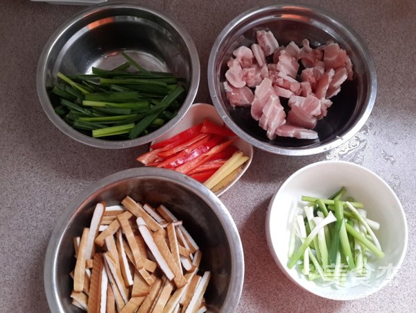 Fried Pork with Dried Tofu recipe