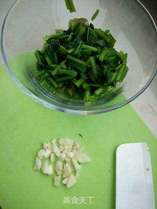 Peanuts Mixed with Spinach recipe