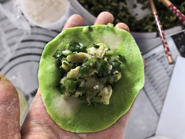 Jade and White Jade Dumplings with Three Fresh Shrimp Stuffing recipe