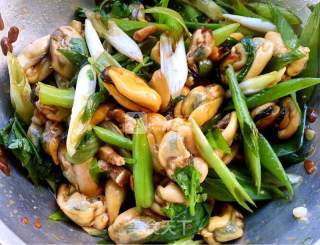 Green Onions with Mussels recipe