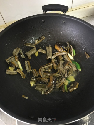 Stir-fried Rice Eel with Green Pepper and Onion recipe