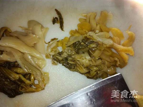 Fried Pig Intestine with Sauerkraut recipe