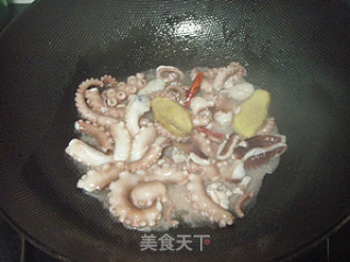 Octopus and String Beans in Tomato Sauce recipe