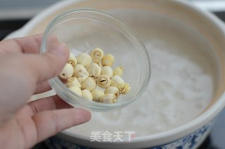 Lotus Seed Lily Strawberry Porridge recipe