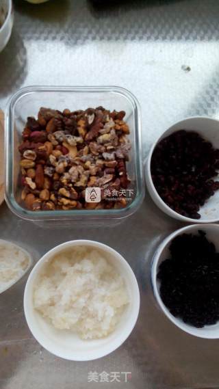 Nut Two-color Glutinous Rice Cake recipe
