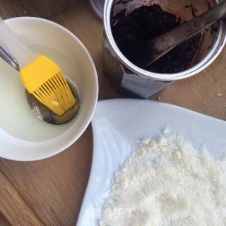 Coconut and Mulberry Sauce Rolls recipe
