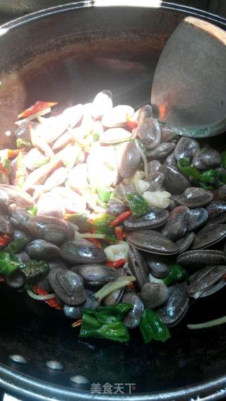 Spicy Stir-fried Flower Beetle recipe