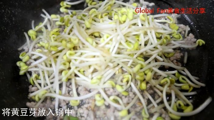 Soy Bean Sprouts Fried Noodles recipe