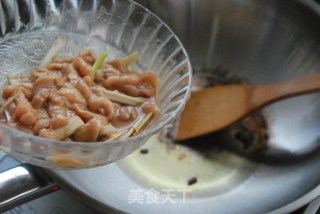 Winter Food Yam is at The Time-[fried Shredded Chicken with Yam and Green Bamboo Shoots] recipe